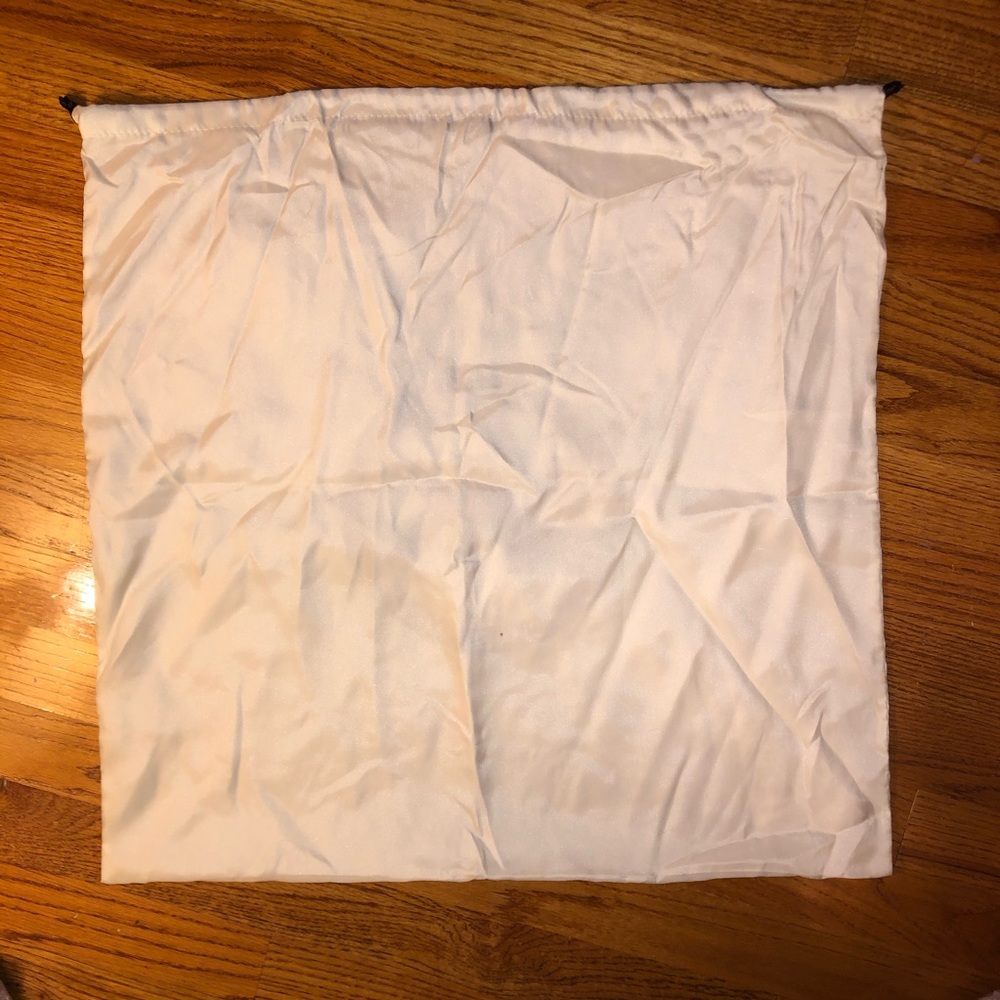 Michael Kors cinch bag - Picture 3 of 3